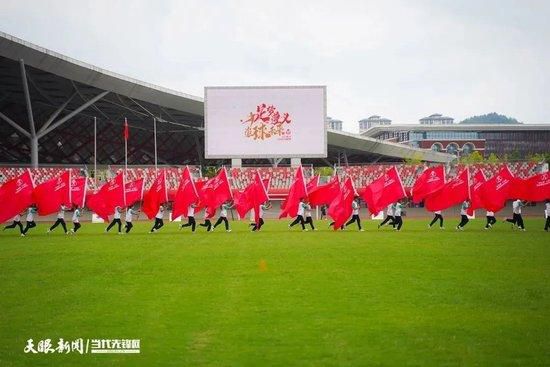 新七侠五义》是一部集古装、武侠、悬疑题材为一体的片子。故事首要讲述了少年包拯在考中进士后，被授为年夜理评事，出任建昌县知县。在建昌县，包拯卷进一宗古怪案件，是以结识了少年侠士白玉堂、江湖南侠展昭、神秘墨客公孙策。几人抽丝剥茧，揭开层层迷雾，破圈套，战危境，找到被袒护本相的故事。